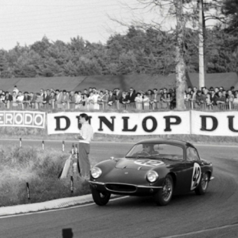 La légère  Lotus Elite à l'aise sur la partie sinueuse du circuit en 1959
© Gorges Philipps
Contribution Luc Ghys La légère  Lotus Elite à l'aise sur la partie sinueuse du circuit en 1959
© Gorges Philipps
Contribution Luc Ghys