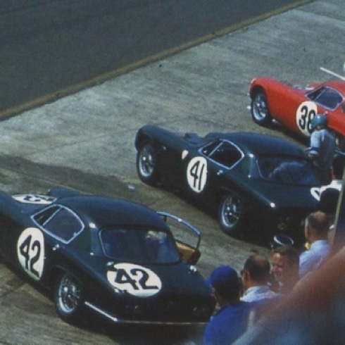 24 heures du Mans 1959. N° 42 : la Lotus Elite engagée par l'écurie des Border Reivers pour 
Jim Clark/John Withmore
Contribution de JF. Bailly/Autodiva 24 heures du Mans 1959. N° 42 : la Lotus Elite engagée par l'écurie des Border Reivers pour 
Jim Clark/John Withmore
Contribution de JF. Bailly/Autodiva