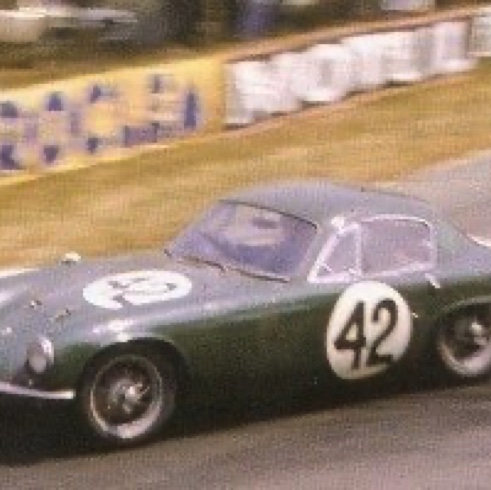 La 10 ème place au classement général récompensera Jim et John Withmore pour leur première participation La 10 ème place au classement général récompensera Jim et John Withmore pour leur première participation