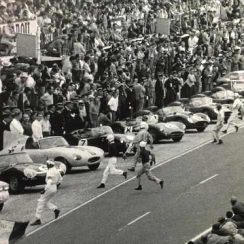 Jim est déjà à sa voiture... Jim est déjà à sa voiture...