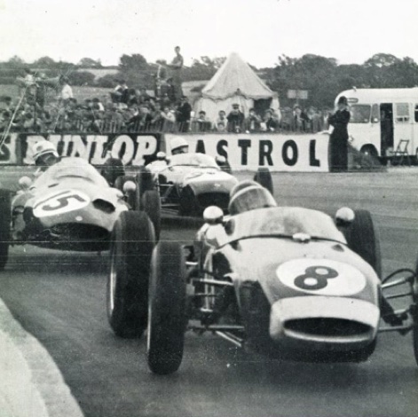 Silverstone 1960 : Jim devant Henri Taylor sur Cooper et John Surtees sur Lotus 18