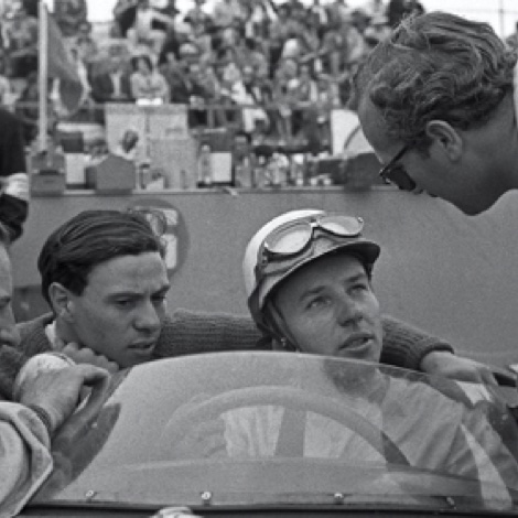 Innes Ireland, Jim Clark, John Surtees et Colin Chapman à Boavista au GP du Portugal