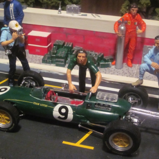 Arrêt au stands pendant les essais du GP de Monaco 1963