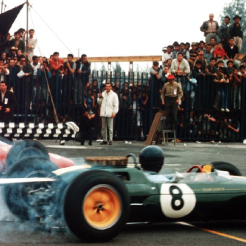 Départ du GP du Mexique aux côtés de la Ferrari de John Surtees