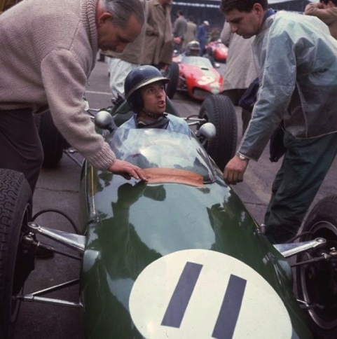 International Trophy à Silverstone avec la Lotus 24, à droite Cédric Seltzer International Trophy à Silverstone avec la Lotus 24, à droite Cédric Seltzer
