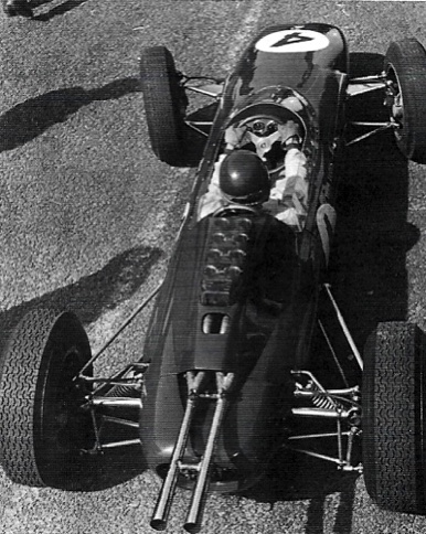 La Lotus 25 lors de la Gold Cup , vue d'en haut.... La Lotus 25 lors de la Gold Cup , vue d'en haut....