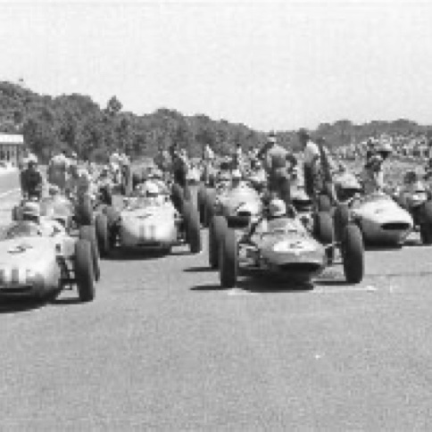 1ère ligne du GP du Cap  a Killarney (Afrique du sud GP Hors Championnat)
Contribution Hieronymus/Autodiva 1ère ligne du GP du Cap  a Killarney (Afrique du sud GP Hors Championnat)
Contribution Hieronymus/Autodiva