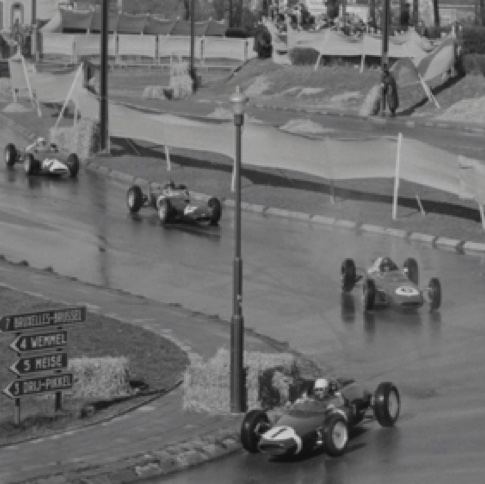 Départ du GP de Bruxelles (Hors championnat) Stirting Moss est en tête devant Jimmy Départ du GP de Bruxelles (Hors championnat) Stirting Moss est en tête devant Jimmy