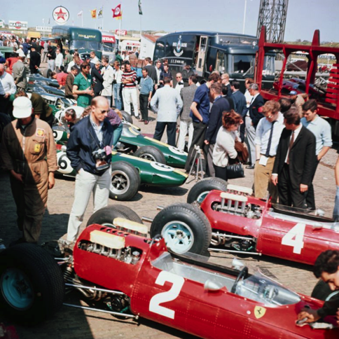 Dans le parc des coureurs à Zandwoort : ambiance années 60..
© Max Le Grand
Contribution Luc Ghys Dans le parc des coureurs à Zandwoort : ambiance années 60..
© Max Le Grand
Contribution Luc Ghys