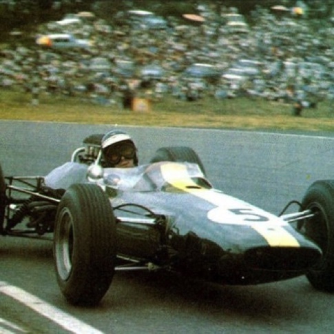 Dans la Lotus  33 V8 Climax Dans la Lotus  33 V8 Climax