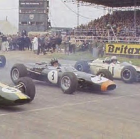 Aux côtés de Graham Hill et Richie Ginther pour le GP de Grande Bretagne à Silverstone Aux côtés de Graham Hill et Richie Ginther pour le GP de Grande Bretagne à Silverstone