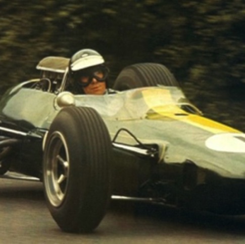 En plein freinage, la tête vesr le point de corde... En plein freinage, la tête vesr le point de corde...