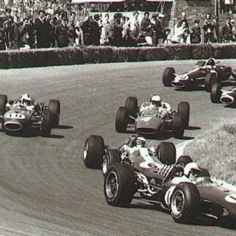 En bagarre avec Jack Brabham et Denis Hulme dans les dune de Zandwoort En bagarre avec Jack Brabham et Denis Hulme dans les dune de Zandwoort