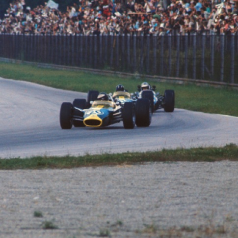 Monza : en bagarre avec Graham Hill et Denis Hulme Monza : en bagarre avec Graham Hill et Denis Hulme