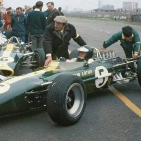 Aux stands pendant les essais du GP des Pays Bas à Zandwoort Aux stands pendant les essais du GP des Pays Bas à Zandwoort