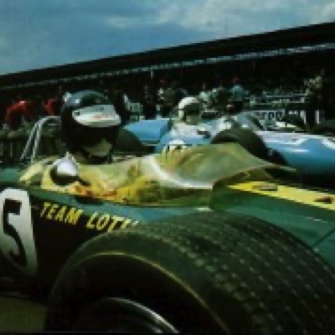 Sur la grille de Silverstone Sur la grille de Silverstone