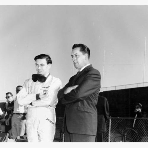 Jim avec un officiel