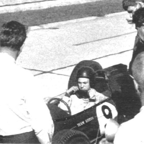 C'est la Lotus 25, chassis R2 de Trevor Taylor que Colin Chapman a envoyé à Indianapolis en provenance du GP des USA à Watkins Glen pour ces essais