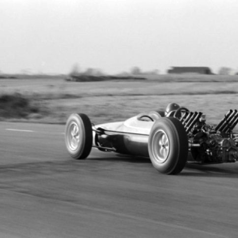 Test de la LOtus 29 à Sbnatterton avant de partir pour Indianapolis, à noter les échappements...
© GeorgePhillips