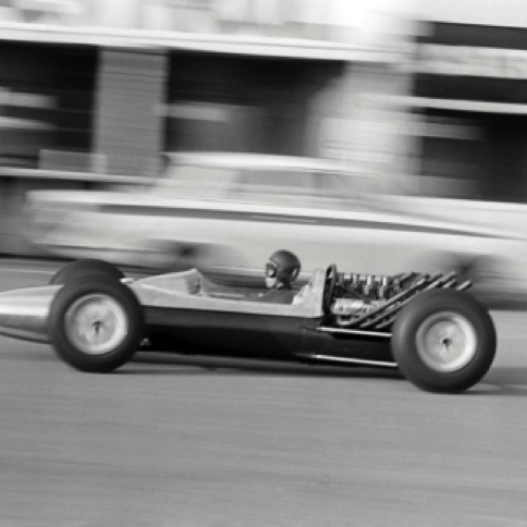 A Snetterton, la Lotus 29 avec le moteur Ford V8 avec ses échappements dirigés vers le haut qui seront abandonnés à Indy
© GeorgePhillips