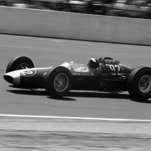 Jimmy, lancé à pleine vitesse sur l'anneau d'Indianapolis
© Karl Ludvigsen