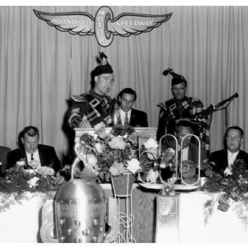 Jim et Tony Holman, patron du 
Speedway d'Indianapolis
© Indianpolis Motor Speedway
Contribution de Lucy Hall/facebook