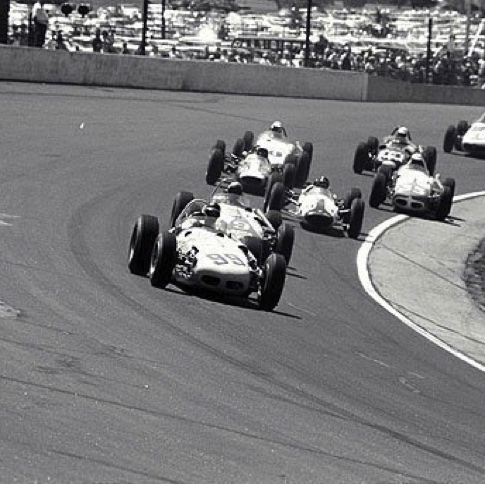 Les 2 Lotus 29 au milieu des Roadsters maéricains