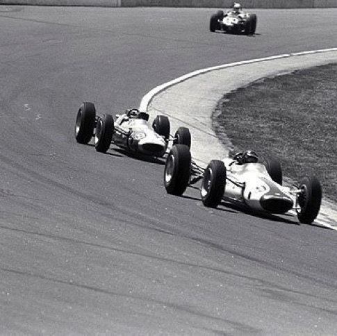 Formation Lotus avec Dan Gurney devant JIm Clark