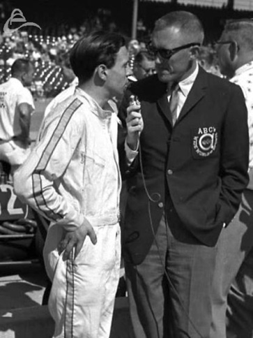 JIm avec unj officiel