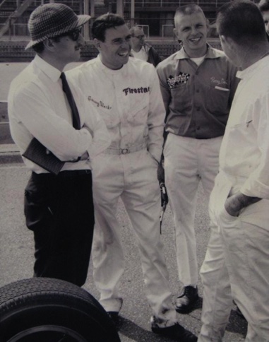 En conversation avec de futurs clients Lotus ?...