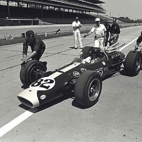 On pousse la Lotus 38 pendant les essais
Contribution Yves Clairac/Facebook