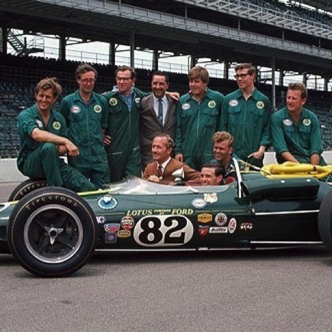 Une équipe et son champion