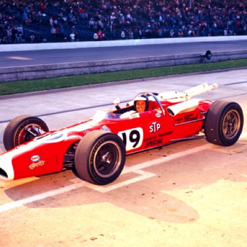 Une Lotus rouge ! Une Lotus rouge !