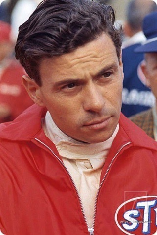 Tenue rouge STP pour Jimmy Tenue rouge STP pour Jimmy