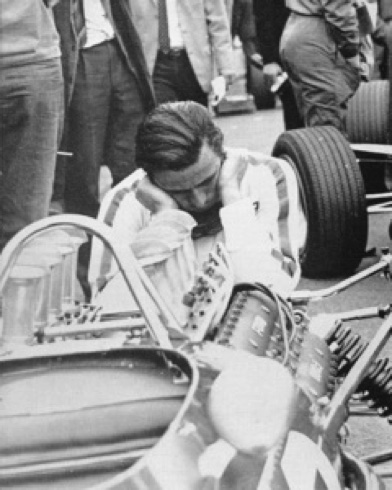Réflexion dessus la boite de vitesse de la Lotus 49...