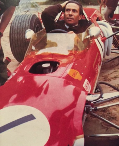 Jim essaye de se décontracter dans le baquet de sa Lotus
Contribution Courta43/Autodiva