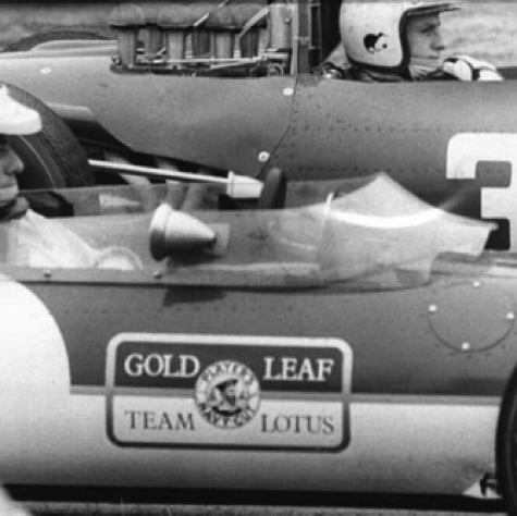 Sur la grille de départ aux côtés de Chris Amon