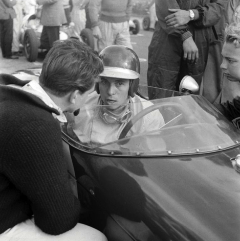 GP de Monaco  en discussion avec son équipier Trévor Taylor
© Max Legrand