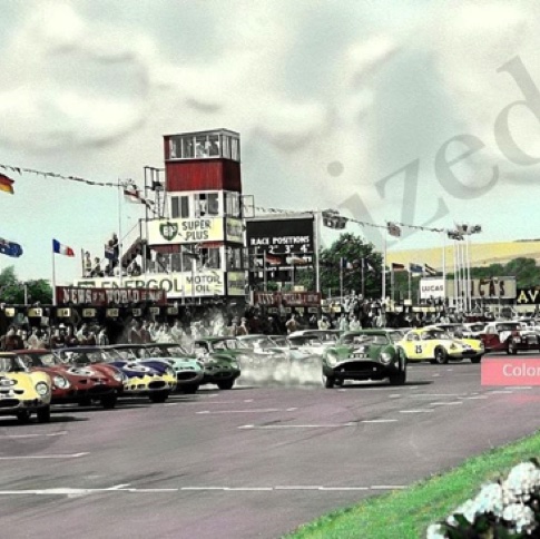 Super départ de Jim sur L'Aston Martin au T.T à Goodwood
Colorisé par Fernando Miguel A.Alves