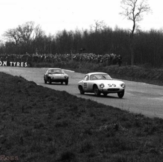 En bagarre avec ... Colin Chapman sur la Lotus Elite des Border Reivers à Brands Hatch en 1959