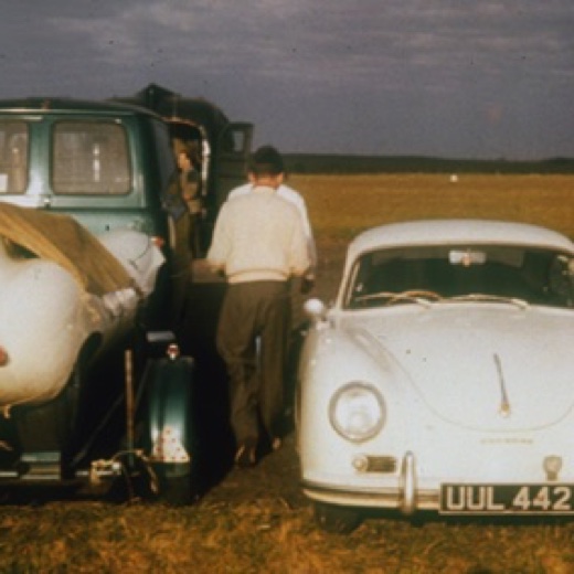 Au départ pour se rendre sur une course avec la Jaguar et la Porsche
© Graham Gauld