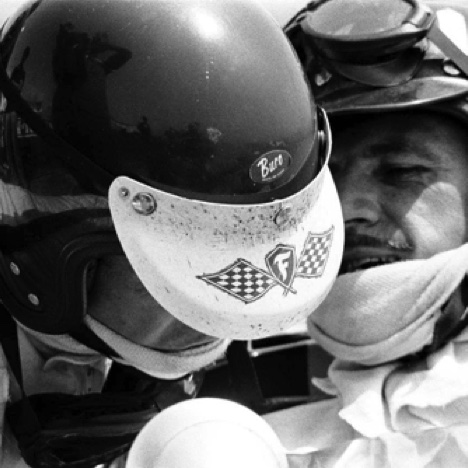 Conciliabule abec Graham Hill, son coéquipier, ami et rival Conciliabule abec Graham Hill, son coéquipier, ami et rival