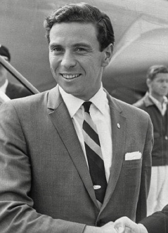 Prêt à prendre l'avion, Jim portait bien le costume Prêt à prendre l'avion, Jim portait bien le costume