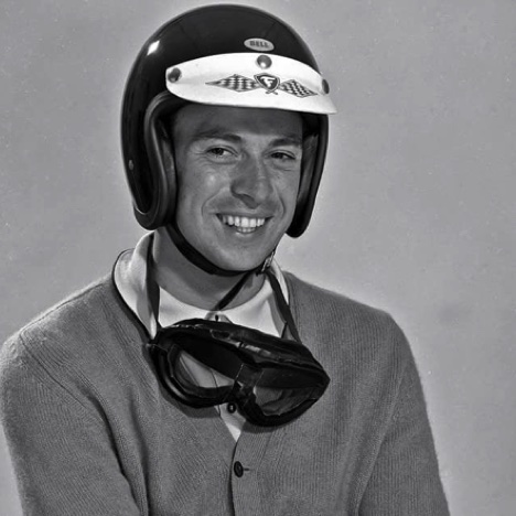 En petit gilet Shetland pour la photo... Très écossais JImmy ! En petit gilet Shetland pour la photo... Très écossais JImmy !