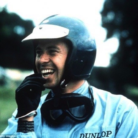 Un pilote souriant, Graham Hill ne doit pas être loin !