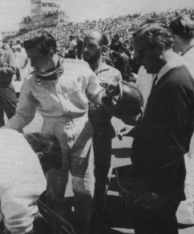 Stirling Moss venu encourager JIm à Indianapolis en 1963 Stirling Moss venu encourager JIm à Indianapolis en 1963