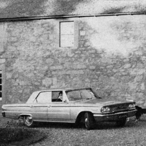 Jim chez lui au volant de sa Ford galaxy de fonction Jim chez lui au volant de sa Ford galaxy de fonction