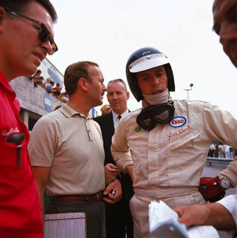 Jim Clark et Colin Chapman avant un départ de course