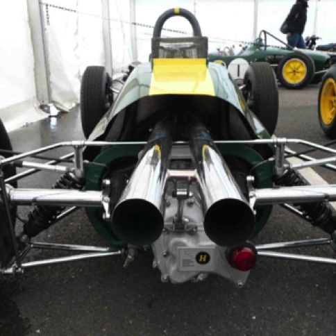 Echappement en sortie haute typique de la Lotus 25