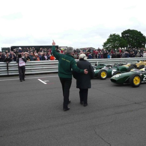 "Il nous regarde de la-haut..."